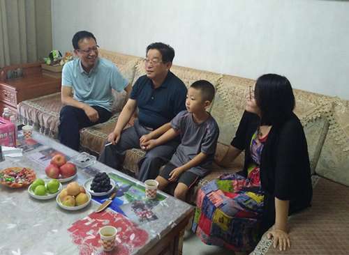 澄合分公司“八一”建軍節(jié)走訪慰問離退休復轉(zhuǎn)軍人