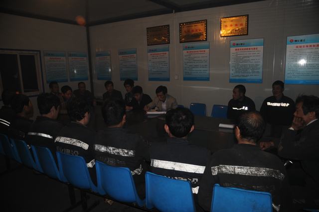 掘進(jìn)公司隨機(jī)檢查傳導(dǎo)壓力緊繃一線安全弦