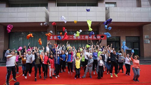 瞧，他們嗨瘋了！