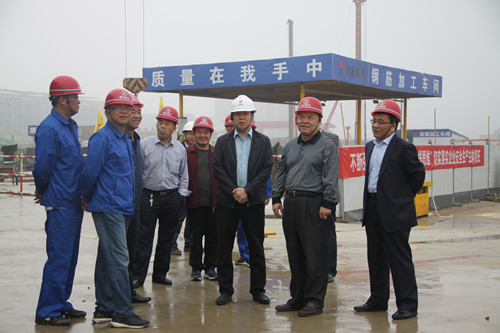 陜煤集團(tuán)總經(jīng)理助理、建設(shè)集團(tuán)聯(lián)合黨委書記、董事長(zhǎng)寧興剛一行蒞臨天工公司陜煤研究院西安總部工地視察指導(dǎo)工作