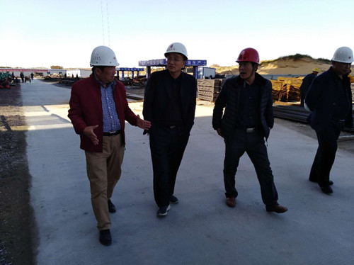 恒源集團(tuán)公司黨委書記、監(jiān)事長(zhǎng)王勝勇一行蒞臨天工公司小保當(dāng)選煤廠末煤倉(cāng)工地考察