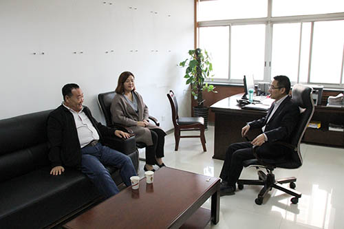 建設(shè)集團(tuán)與12名退二線中層管理人員談心談話(huà)