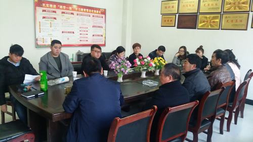 銅煤公司第十二項(xiàng)目部黨支部開(kāi)展“貫徹黨的十九大精神，如何做一名合格黨員”專題學(xué)習(xí)研討會(huì)