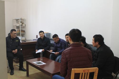 銅煤公司基層項(xiàng)目部開(kāi)展“自己找、同事提”對(duì)照檢查活動(dòng)