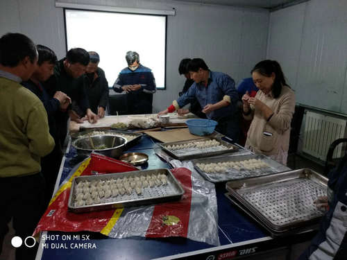 洗選煤運(yùn)營(yíng)公司：為職工包上冬至暖心餃子