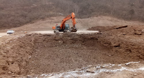 銅川分公司冶坪煤礦矸石倉(cāng)、通風(fēng)機(jī)房配電室等工程順利開(kāi)工