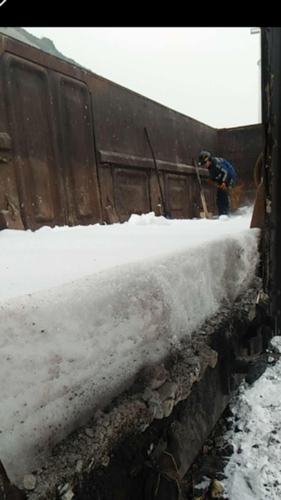 洗選煤運(yùn)營公司檸條塔運(yùn)營項(xiàng)目部鏟冰除雪攻堅(jiān)戰(zhàn)取得勝利