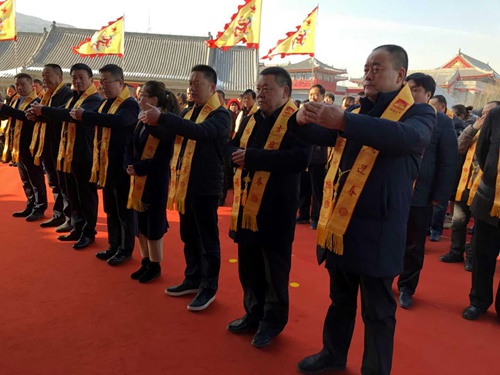 寧興剛董事長一行赴潼關(guān)古城參加迎春鳴鐘祈?；顒?></div>
                                <div   id=