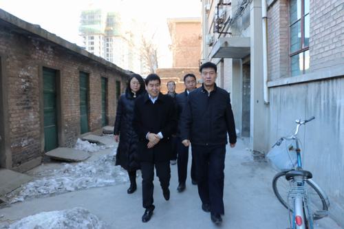 建設(shè)集團(tuán)聯(lián)合黨委副書記、紀(jì)委書記、工會(huì)主席侯本英一行慰問澄合分公司困難職工