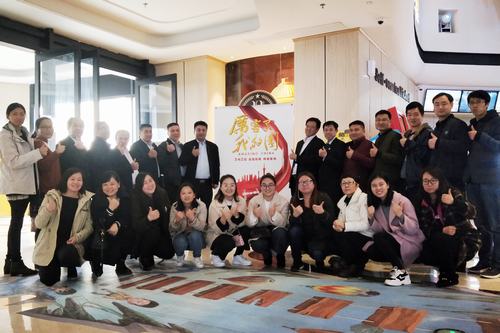 礦建二公司組團(tuán)觀看《厲害了，我的國(guó)》 為祖國(guó)打CALL