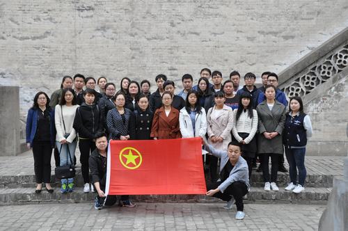 韓城分公司開(kāi)展“緬懷革命先烈、弘揚(yáng)愛(ài)國(guó)主義精神”團(tuán)員青年掃墓活動(dòng)