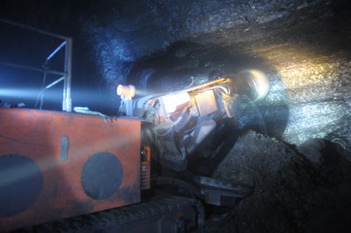 掘進(jìn)公司檸條塔北翼3-1膠運(yùn)大巷正式動工