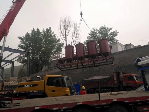 銅煤公司承建的陜西銅川礦業(yè)下石節(jié)煤礦二號風(fēng)井副斜井礦井水處理站工程項目大型設(shè)備安裝順利完成一次性吊裝