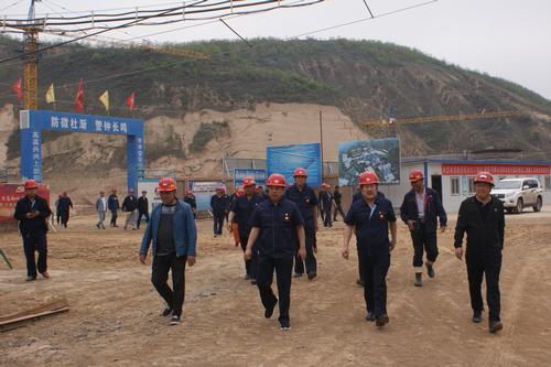 延能集團(tuán)黨委書記、董事長劉浩興一行蒞臨視察陜煤建設(shè)集團(tuán)礦建二公司車村項目部