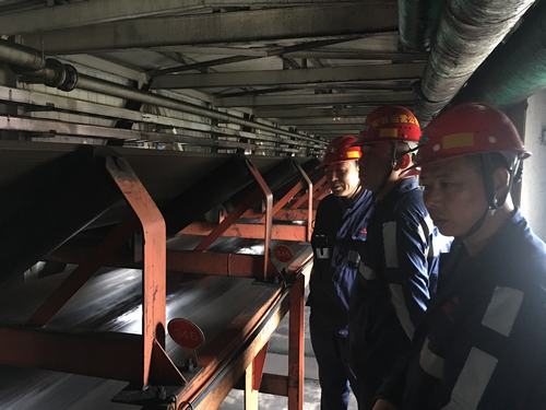 洗選煤運營公司檸條塔運營項目部機電運輸安全生產專項活動正在進行中