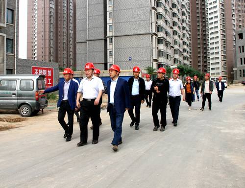 寧興剛、王明智一行深入銅煤1#、2#住宅小區(qū)施工現(xiàn)場調(diào)研指導(dǎo)工作