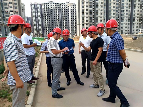王明智深入銅煤1#、2#號(hào)小區(qū)施工現(xiàn)場(chǎng)檢查指導(dǎo)工作