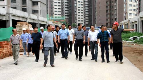 銅川礦業(yè)公司領(lǐng)導(dǎo)深入銅煤1#、2#小區(qū)施工現(xiàn)場(chǎng)調(diào)研指導(dǎo)項(xiàng)目建設(shè)工作