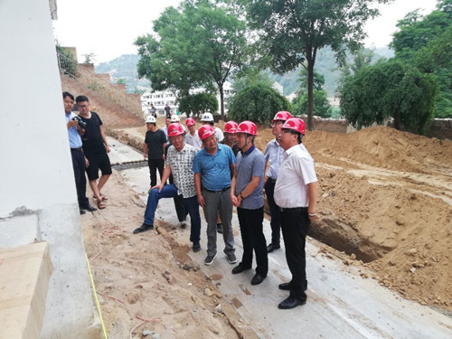 陜煤集團(tuán)總經(jīng)理助理、榆林合力產(chǎn)業(yè)扶貧公司董事長(zhǎng)范京道蒞臨陜煤建設(shè)天工公司清澗紅棗深加工項(xiàng)目視察指導(dǎo)工作