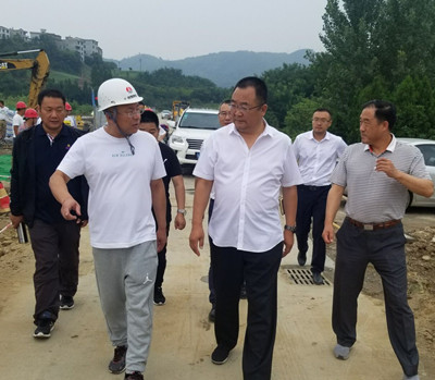 啟迪清潔能源集團(tuán)高級(jí)副總裁、瑞行集團(tuán)總裁雷萬(wàn)寧一行蒞臨陜煤建設(shè)咸陽(yáng)分公司安裝項(xiàng)目部施工現(xiàn)場(chǎng)視察指導(dǎo)工作