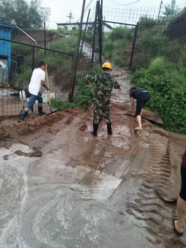 陜煤建設(shè)掘進(jìn)公司:紅柳林項(xiàng)目部齊心協(xié)力 雨中“防汛”