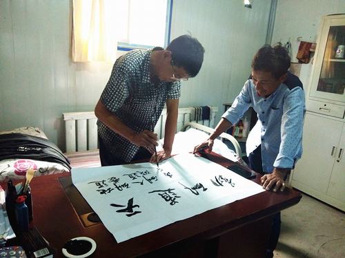 礦建工地上的“書法家”