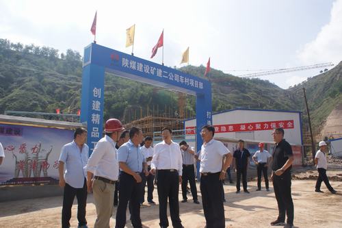 延安市委副書記、市長薛占海蒞臨陜煤建設(shè)礦建二公司車村項目調(diào)研