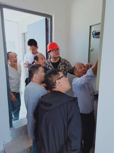 陜煤建設(shè)銅煤公司承建的銅煤1#小區(qū)牡丹園5#樓順利通過竣工驗收