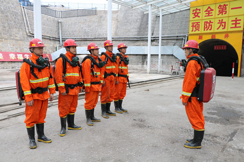 陜煤建設(shè)天工公司瑞能礦建項目部舉行瓦斯爆炸演練