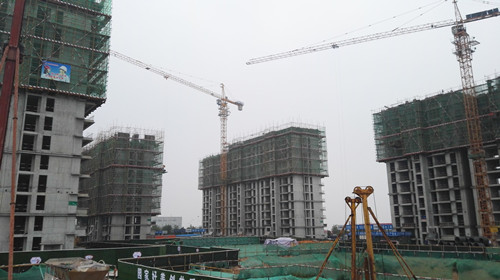 陜煤建設(shè)天工公司蒲城清源能源項目部緊抓清源小區(qū)施工 奮力沖刺封頂目標(biāo)