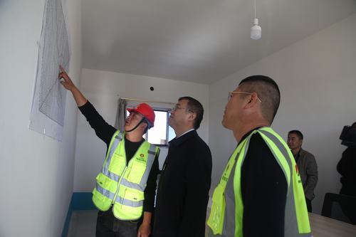 榆林化學公司執(zhí)行董事宋世杰深入銅煤公司清水工業(yè)園項目一線慰問指導工作