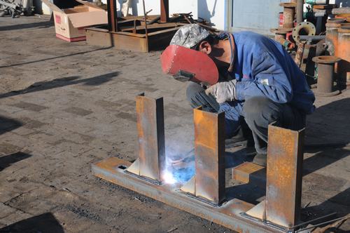 控“亂”花  壓“胡”花  止住經(jīng)營(yíng)“出血點(diǎn)”