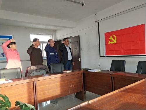 陜煤建設(shè)集團(tuán)洗選煤運(yùn)營(yíng)公司檸條塔運(yùn)營(yíng)項(xiàng)目部黨支部開(kāi)展“憶初心、明職責(zé)、當(dāng)先鋒”主題黨日活動(dòng)