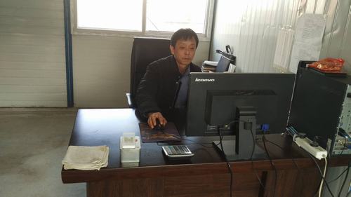 記陜煤建設(shè)澄合分公司首個公路項目默默奉獻的建設(shè)者