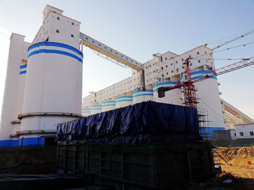 陜煤建設(shè)澄合分公司承建的小保當(dāng)選煤廠5A、5B轉(zhuǎn)載點工程順利封頂