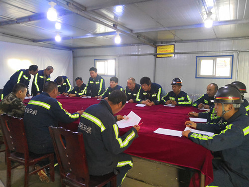 陜煤建設(shè)機電安裝公司小保當(dāng)項目部完成井下“管線質(zhì)量標(biāo)準(zhǔn)化”整改