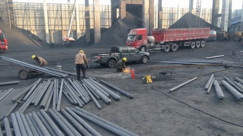 陜煤建設(shè)韓城分公司安裝六項(xiàng)目部年末奮力沖刺桑樹坪礦儲(chǔ)煤場(chǎng)鋼網(wǎng)架封閉工程受好評(píng)