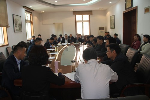 陜煤建設(shè)銅煤公司組織傳達(dá)“講政治、敢擔(dān)當(dāng)、轉(zhuǎn)作風(fēng)”專(zhuān)題教育暨集中開(kāi)展違規(guī)收送禮金問(wèn)題專(zhuān)項(xiàng)整治工作部署會(huì)議精神