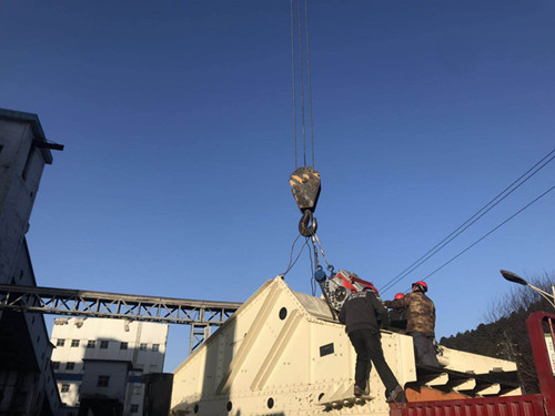 陜煤建設(shè)機電安裝公司黃陵建莊工地：“干完，大年三十回家！”