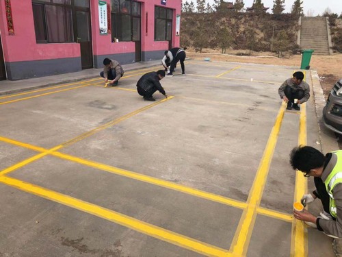 項目部的“專業(yè)球場”健身強(qiáng)體樂工作