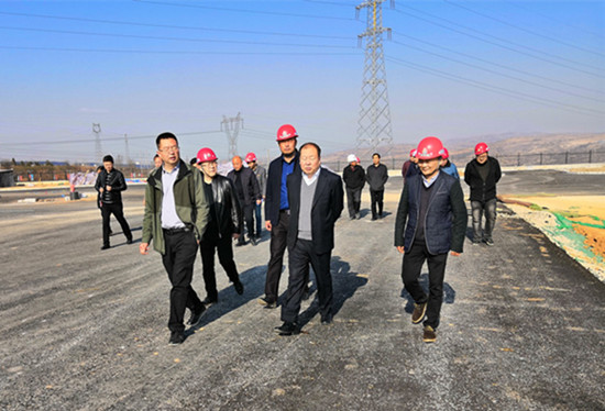 銅川市交通運輸局局長路學(xué)敏蒞臨川耀服務(wù)區(qū)現(xiàn)場檢查指導(dǎo)工作