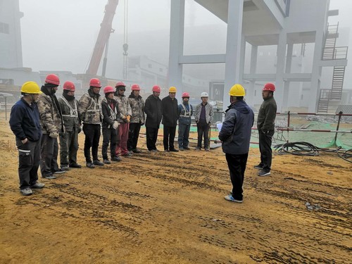 陜煤建設(shè)銅煤公司承建的曹家灘礦井主廠房至矸石倉、主廠房至煤泥卸載點帶式輸送機棧橋工程順利吊裝