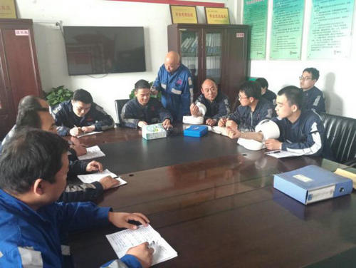 陜煤建設(shè)洗選煤運(yùn)營公司洗煤廠：開好班前會彈好安全“前奏曲”