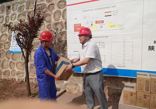 盛夏送清涼，關(guān)愛暖人心