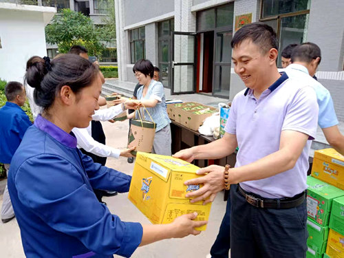 陜煤建設(shè)公司：高溫慰問送清涼，防暑降溫暖人心