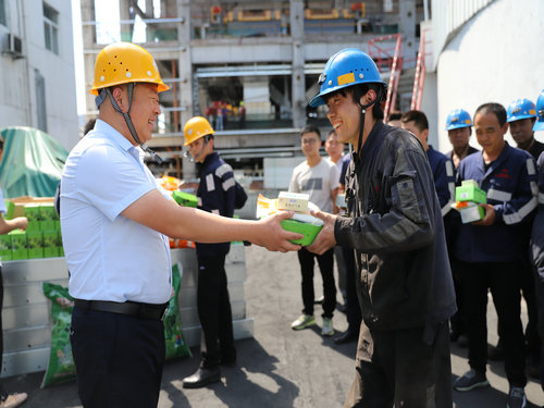 陜煤建設(shè)洗選煤運營公司：開展“夏日送清涼”活動