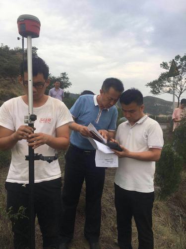 行走在大山中的測量“先鋒隊(duì)”