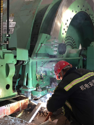 陜煤建設(shè)機電安裝公司提前完成冶坪礦副斜井提升設(shè)備安裝