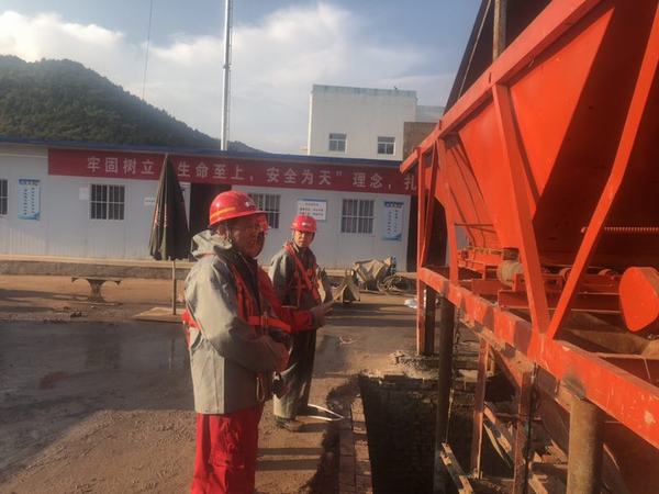 陜煤建設(shè)礦建二公司“保平安迎大慶”，大力開展節(jié)前安全大檢查