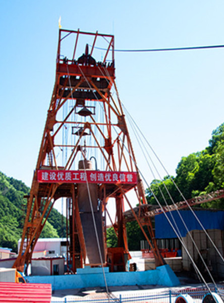 礦建三公司關(guān)山通風(fēng)豎井二襯支護施工接近尾聲